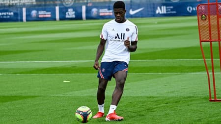 Nuno Mendes em treino pelo PSG