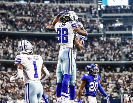 CeeDee Lamb celebra TD