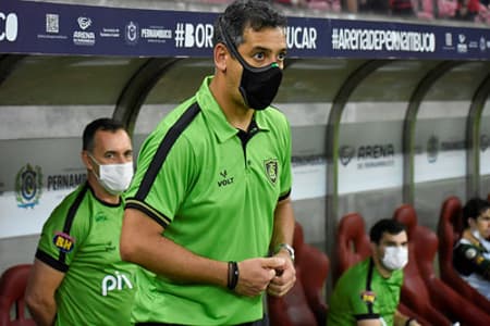 O técnico americano quer a presença do torcedor para um jogo decisivo diante do Grêmio