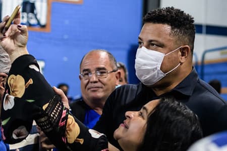 Ronaldo foi muito assediado pelos conselheiros que não fizeram oposição na aprovação do acordo para a venda da SAF do clube