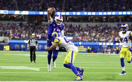 Josh Allen foi o grande destaque da estreia