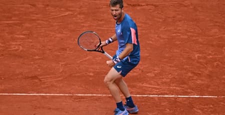 Corentin Moutet nas quadras de Roland Garros 2022