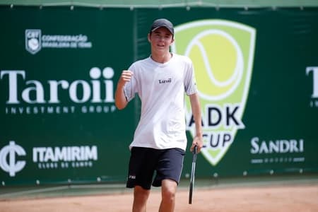 Thomas Arnold vence no quali em Itajaí