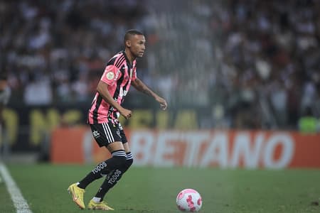 Ademir lamentou tomada de decisão em lance importante da partida