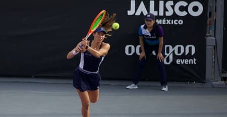 Luisa Stefani durante partida nas oitavas em Guadalajara