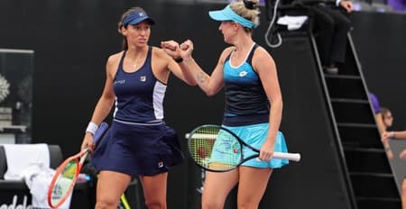 Luisa Stefani e Storm Sanders após semi em Guadalajara