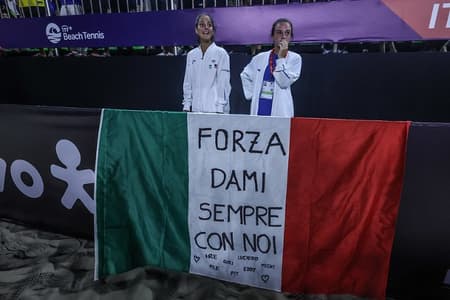Homenagem de italianos durante vitória