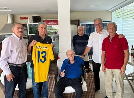 Saferj homenageia personalidades do futebol carioca