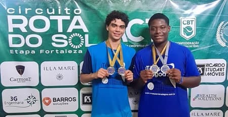 Antonio Vitor e Carlos Henrique com medalhas em Fortaleza