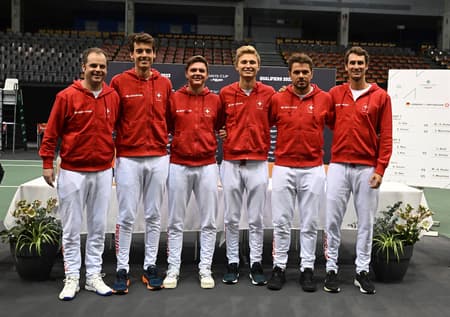 Equipe da Suíça posa antes de sorteio de confronto pela Copa Davis