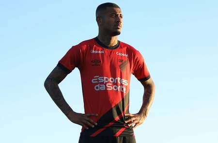 Thiago Andrade anunciado pelo Athletico-PR