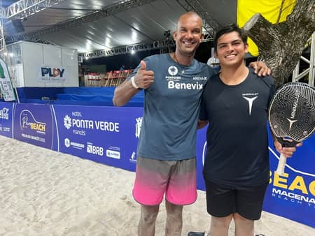 José Luiz (azul) e Flávio Moura (preto)
