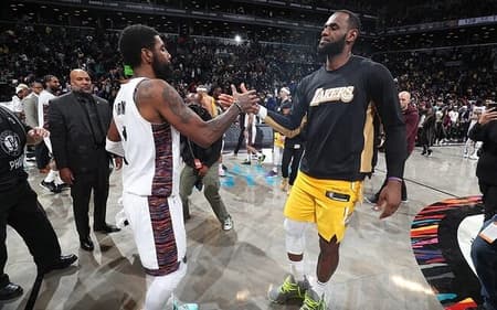 Kyrie-Irving-LeBron-James-aspect-ratio-512-320