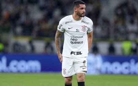 Atletico-Corinthians-Renato-Augusto_Easy-Resize.com_-aspect-ratio-512-320