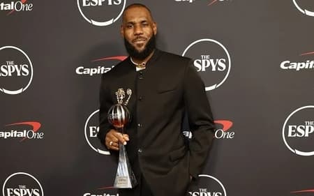 LeBron-James-aspect-ratio-512-320