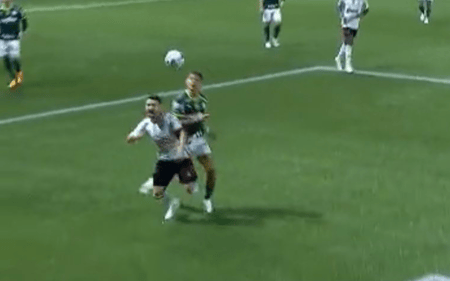 Torcedores-do-Flamengo-reclamam-de-penalti-nao-marcado-Foto-Reproducao-aspect-ratio-512-320