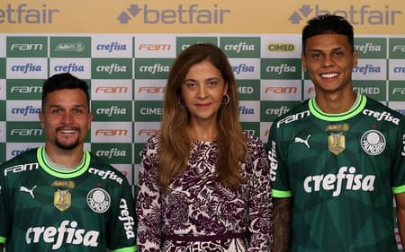 artur_leila_richard_apresentacao_palmeiras-aspect-ratio-512-320