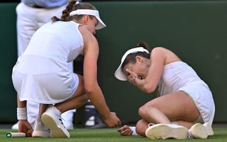 cornet_rybakina_wimbledon-aspect-ratio-512-320