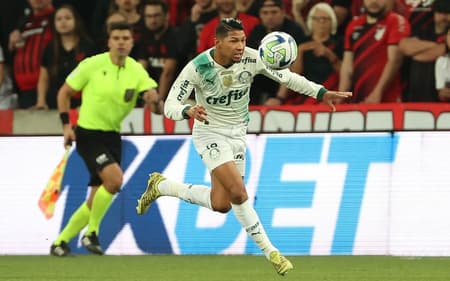rony_athletico_pr_palmeiras_brasileirao_2023-aspect-ratio-512-320