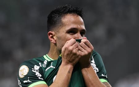 luan_palmeiras_gremio_brasileirao_2023-aspect-ratio-512-320