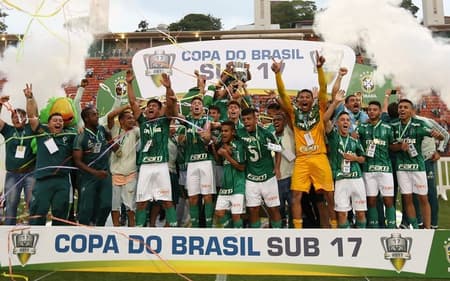 palmeiras_campeao_copa_do_brasil_sub_17_2017-aspect-ratio-512-320