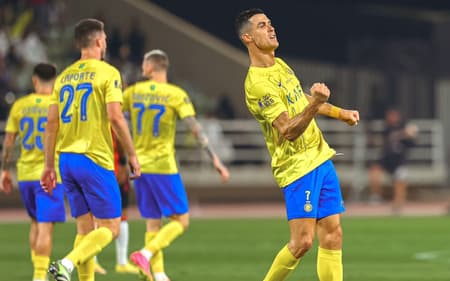 Cristiano-Ronaldo-aspect-ratio-512-320