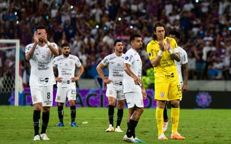 Cassio-Renato-Augusto-Bidu-Fortaleza-Corinthians-scaled-aspect-ratio-512-320