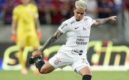Fagner-Fortaleza-Corinthians-Sul-Americana-scaled-aspect-ratio-512-320