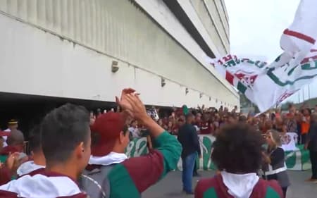 Fluminense_CopaLibertadores_semifinal_desembarque_RioDeJaneiro_01-aspect-ratio-512-320