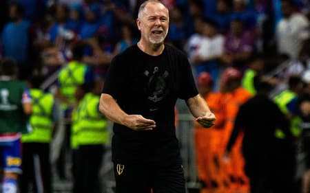 Fortaleza-Corinthians-Mano-Menezes-Sul-Americana-aspect-ratio-512-320