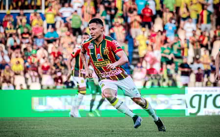 H100441-scaled-aspect-ratio-512-320