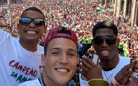 Jogadores do Fluminense celebram título da Copa Libertadores no Centro do Rio