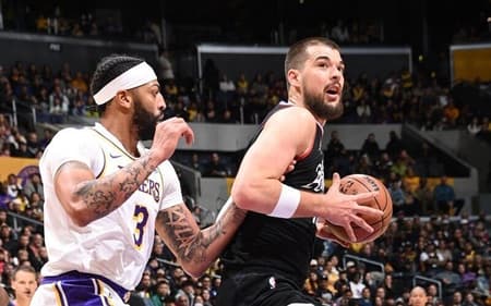 Ivica-Zubac-Anthony-Davis_Easy-Resize.com_-aspect-ratio-512-320