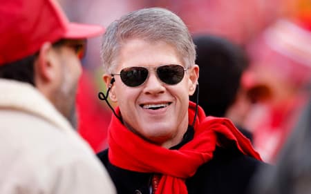 AFP__20231211__1845630120__v3__HighRes__BuffaloBillsVKansasCityChiefs-scaled-aspect-ratio-512-320