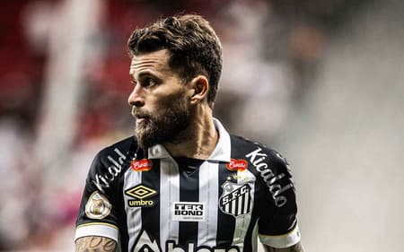 LUCAS-LIMA-1_Easy-Resize.com_-aspect-ratio-512-320