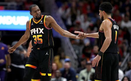 AFP__20240402__2131429974__v3__HighRes__PhoenixSunsVNewOrleansPelicans-scaled-aspect-ratio-512-320