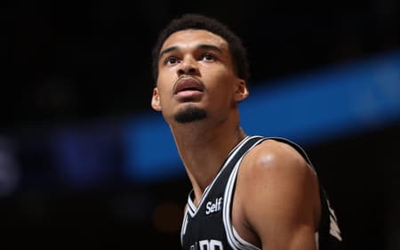 AFP__20240410__2144486712__v1__HighRes__SanAntonioSpursVMemphisGrizzlies-scaled-aspect-ratio-512-320