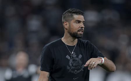 Antonio-Oliveira-Corinthians-Ponte-Preta-Paulistao-scaled-aspect-ratio-512-320