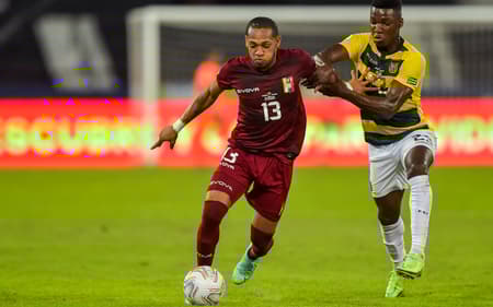 Jose_Martinez_em_acao_pela_selecao_venezuelana-scaled-aspect-ratio-512-320