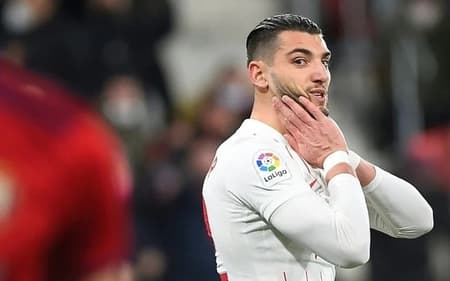 Rafa Mir foi liberado pelo Sevilla (Foto: Ander Gillenea / AFP)