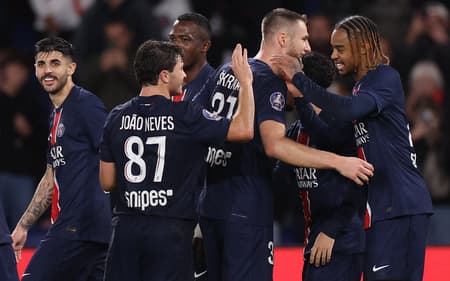 AFP__20241019__36KG8KJ__v1__HighRes__FblFraLigue1PsgStrasbourg-aspect-ratio-512-320