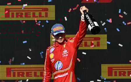 AFP__20241020__36KJ679__v1__HighRes__AutoPrixF1UsaPodium-scaled-aspect-ratio-512-320