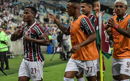 Convocado-pela-Colombia-Arias-comemora-gol-marcado-em-Fluminense-x-Cruzeiro-scaled-aspect-ratio-512-320
