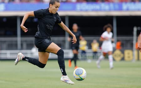 Gabi-Portillo-sao-paulo-x-corinthians-aspect-ratio-512-320
