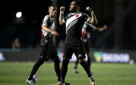 Payet-comemora-gol-marcado-pelo-Vasco-contra-Juventude-scaled-aspect-ratio-512-320