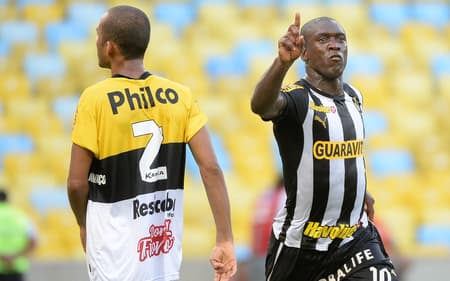botafogo_criciuma_brasileirao_seedorf-aspect-ratio-512-320