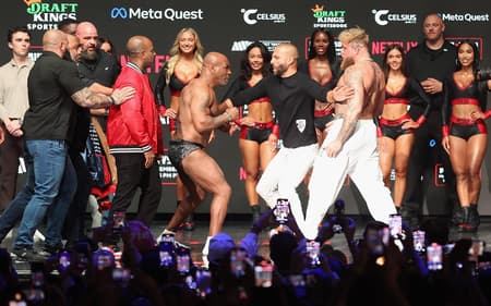 AFP__20241115__2184845242__v2__HighRes__MikeTysonVJakePaulWeighIn-scaled-aspect-ratio-512-320