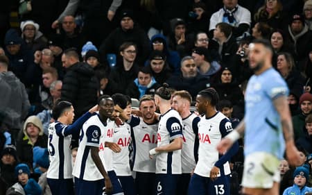 AFP__20241123__36N784W__v1__HighRes__FblEngPrManCityTottenham-scaled-aspect-ratio-512-320