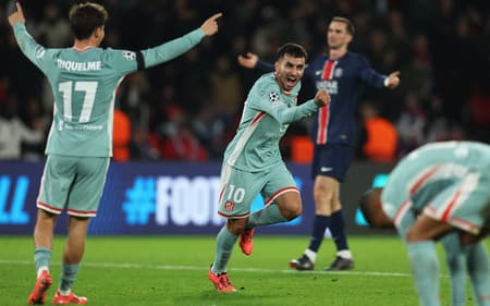 Angel-Correa-comemora-o-gol-da-vitoria-do-Atletico-de-Madrid-sobre-o-PSG-pela-Champions-League-scaled-aspect-ratio-512-320