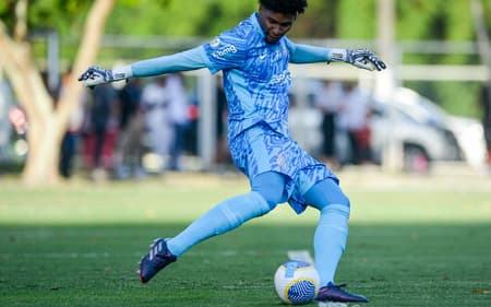 Hugo-Souza-em-Corinthians-x-Vitoria-scaled-aspect-ratio-512-320